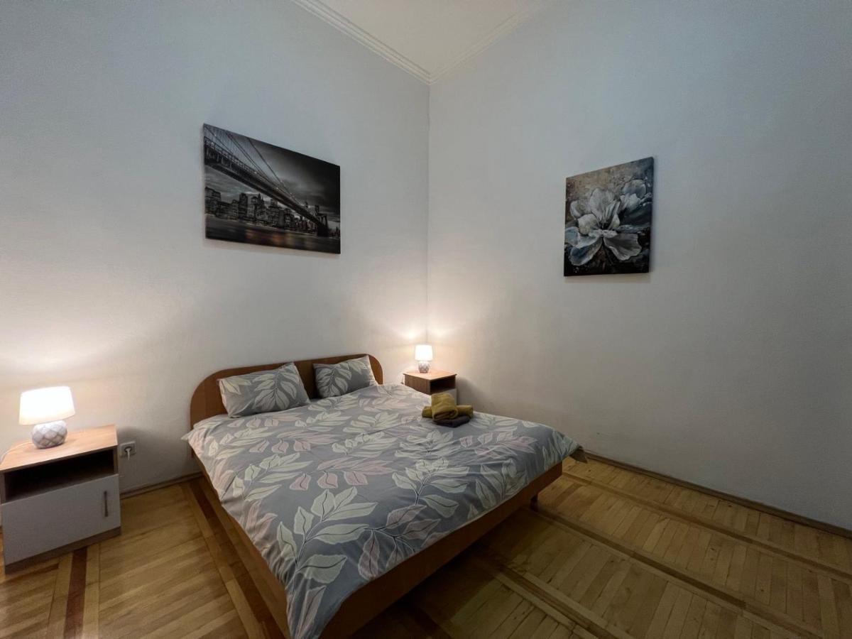 Apartment In The Historic Center Київ Екстер'єр фото